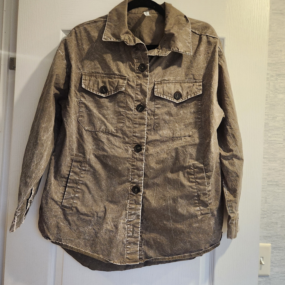 Zenana Outfitters Gray Button-Down Shirt Size S Euc